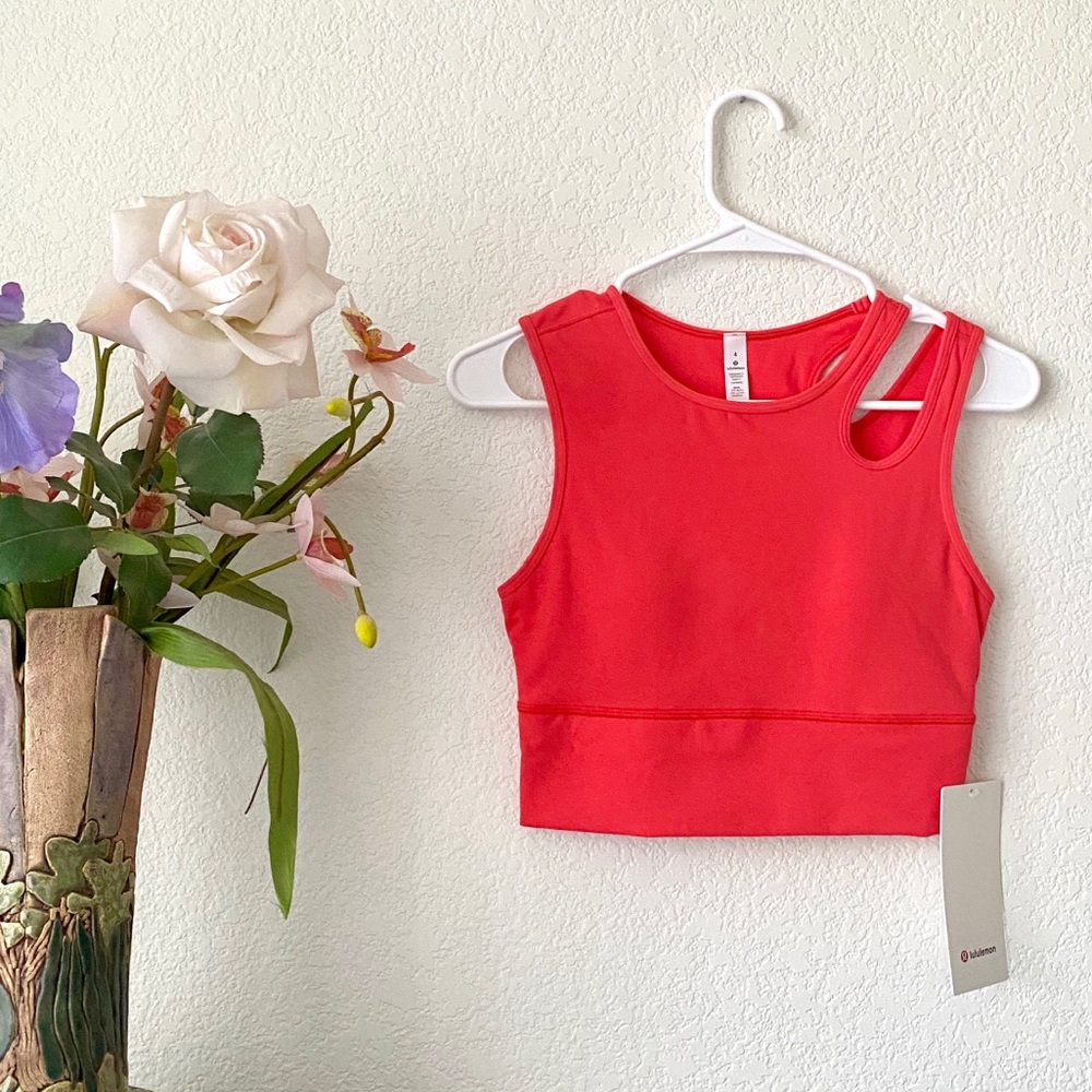 SOLD - NWT Lululemon Mastered Motion Cropped Tank - Picture 2 of 7
